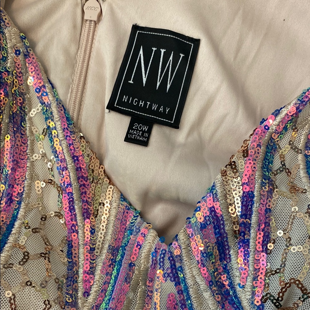 Sequence Maxi Dress (plus size) - Picture 7 of 8